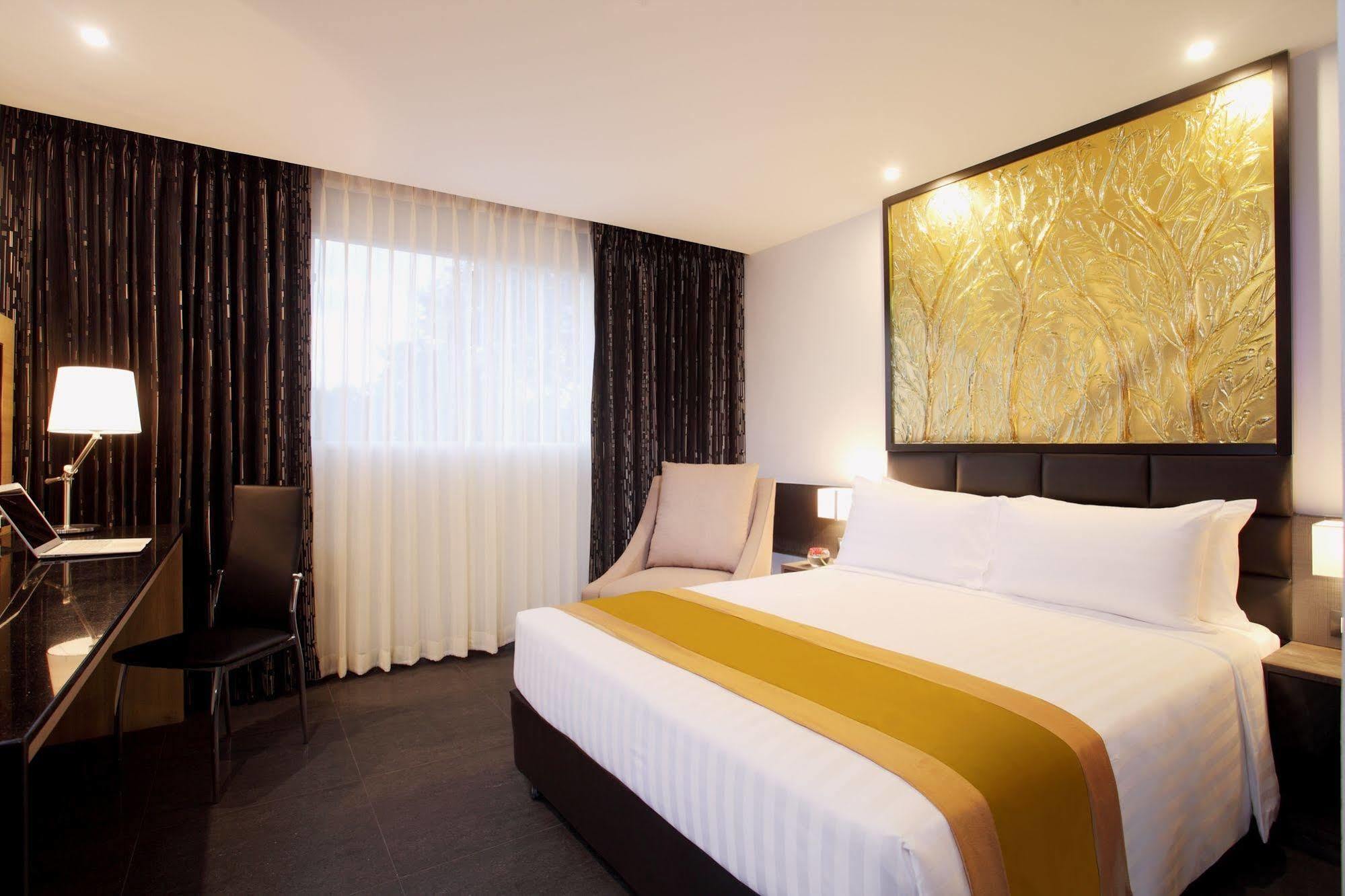 Nova Express Pattaya Hotel Экстерьер фото