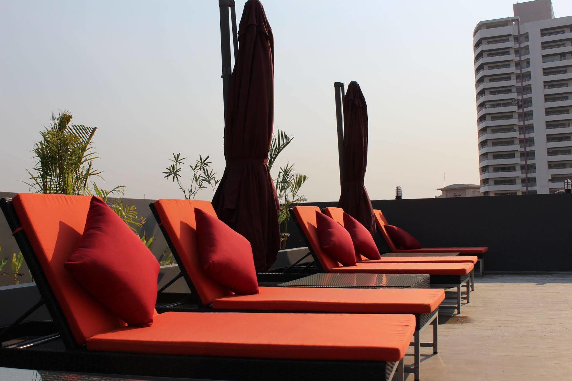 Nova Express Pattaya Hotel Экстерьер фото